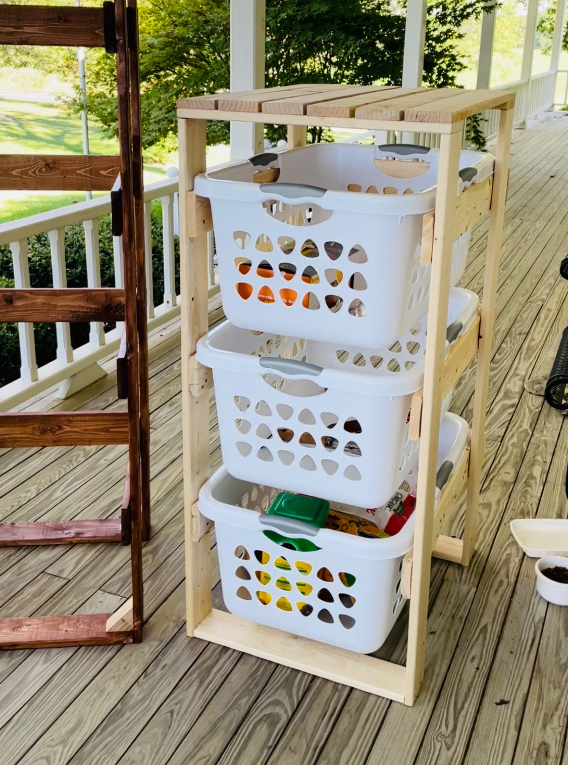 Outdoor laundry basket online stand